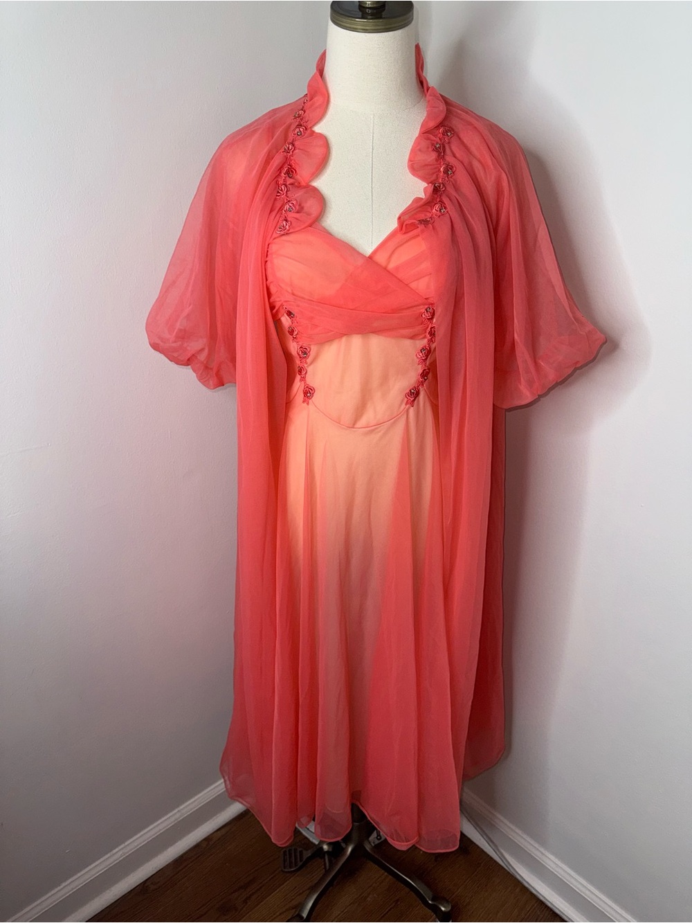 Vanity Fair Vintage Women’s Small (34) Pink Peignoir Floral Nightgown Robe Set